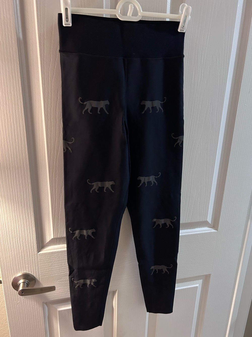 UltraCor Size Large - panther print leggings